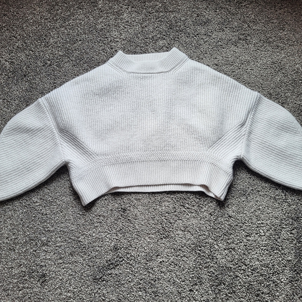 Simons, Icone knit sweater in light grey. Size S